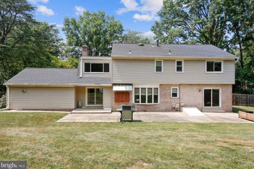 4824 Flower Valley Dr, Rockville MD  20853-1627 exterior