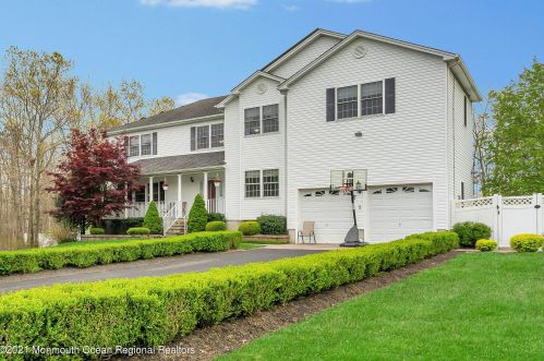 8 Melissa Lee Dr, Jackson Twp, NJ 08527-5151