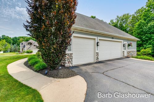 4424 Whitewood Farms Dr, Grand Rapids MI 49525-3487 exterior