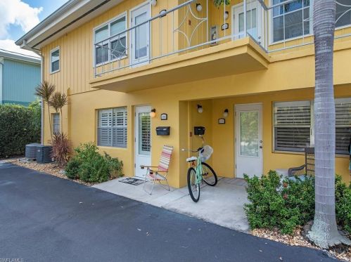 219 8th Ave, Naples, FL 34102-6835