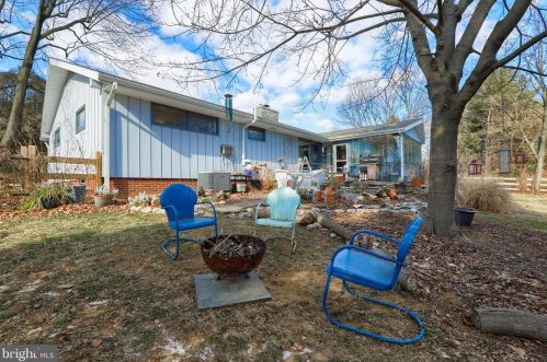 306 Blf Vw Dr, Lancaster PA 17601-4136 exterior