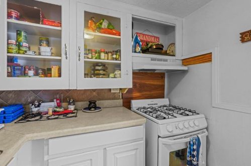 136 Tiogue Ave, Coventry RI 02816-5580 exterior