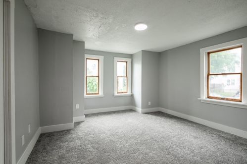 56 James St, Springfield MA 01105-1416 exterior