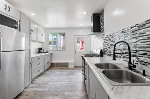 2983 Perry Ave, Bronx NY 10467-4105 exterior