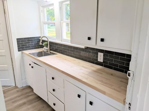 821 Kalamazoo St, Paw Paw MI 49079-1106 exterior