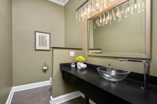 3635 Janssen Ave, Chicago IL 60613-3707 exterior