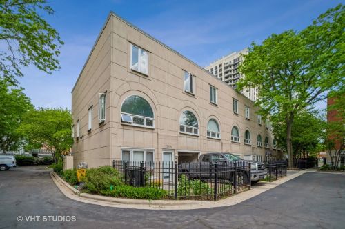 1315 Plymouth Ct, Chicago, IL 60605-3371