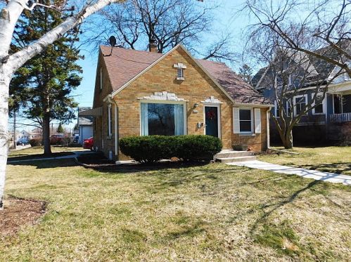 3668 1st St, Milwaukee WI  53207-3215 exterior