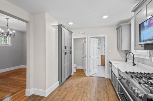 107 Overhill Rd, Providence RI  02906-4916 exterior