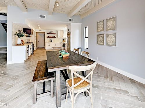 2311 Victoria Ave, Oxnard CA 93035-2969 exterior