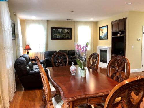 1302 Tapestry Ln, Concord CA 94520-3965 exterior