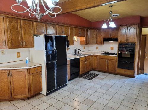 5829 Honey Crk Dr, Milwaukee WI 53221-4017 exterior