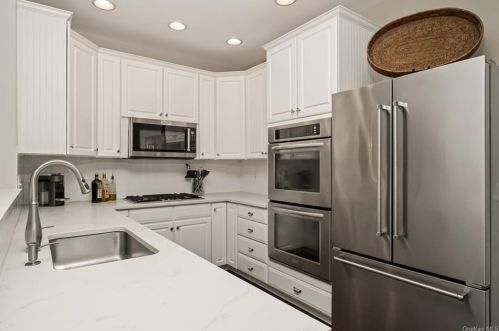 17 Hopkins Ln, Armonk NY 10504-1363 exterior