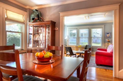 262 Gibbs Ave, Middletown RI 02840-2239 exterior