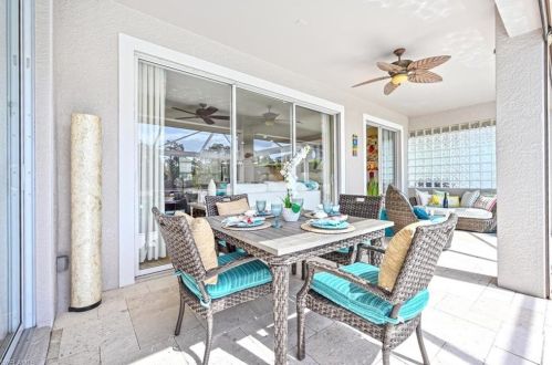 5631 Lago Villaggio Way, Naples FL 34104-5739 exterior