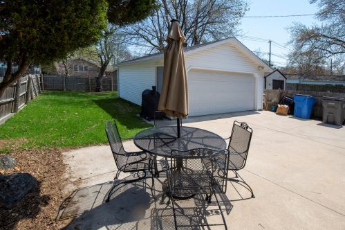 4758 Hollywood Ave, Milwaukee WI 53211-1037 exterior