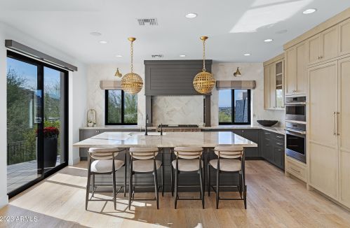 5841 Echo Canyon Cir, Phoenix AZ 85018-1243 exterior