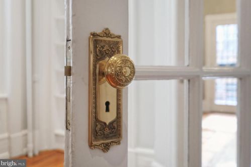 2010 Hillyer Pl, Washington DC 20009-1006 exterior