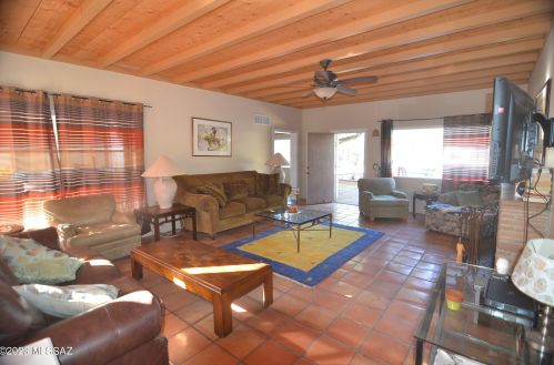 10700 Tanque Verde Rd, Tucson AZ 85749-9611 exterior