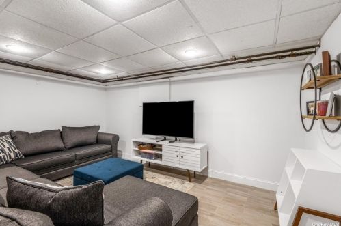 108 Fenimore St, Valley Stream NY 11580-3407 exterior