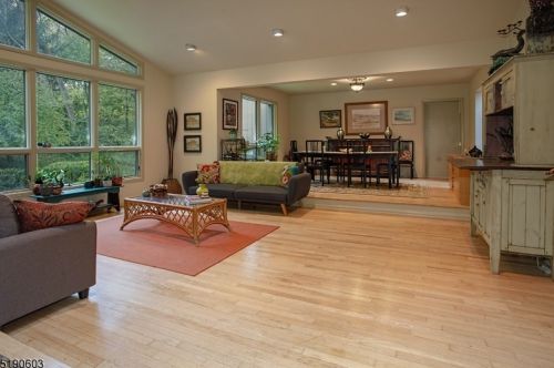 18 Farm Rd, Chester, NJ 07930-2822