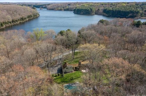 3 Huckleberry Hl Rd, Wilton CT 06897-2802 exterior