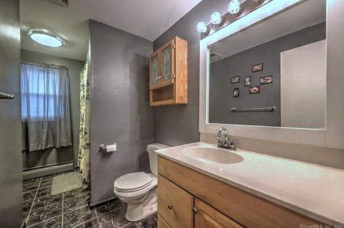 48 Stevens St, Milford CT 06460-7869 exterior