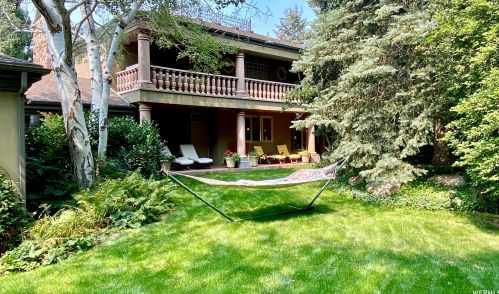 2484 Stonebrook Cir, Sandy, UT 84092-7152