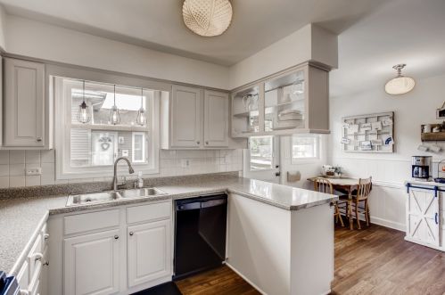 366 Commonwealth Ln, Elmhurst IL 60126-4918 exterior