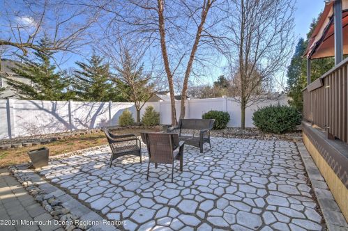 25 Fulton St, East Freehold NJ 07728-1811 exterior