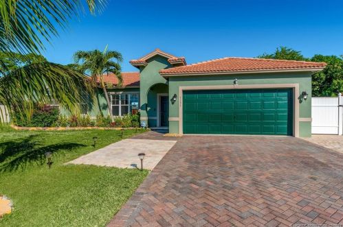 1131 Haleyberry Ave, Fort Pierce FL 34953-6832 exterior