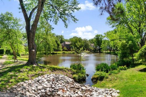 5307 Gln Grn Ct, Alexandria VA 22315-4230 exterior