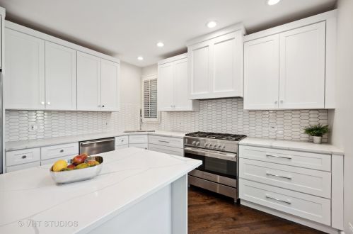 2701 Janssen Ave, Chicago IL 60657-1323 exterior