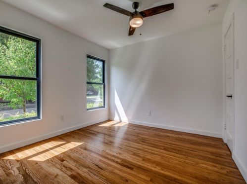 570 Hambrick Rd, Dallas TX  75218-1745 exterior