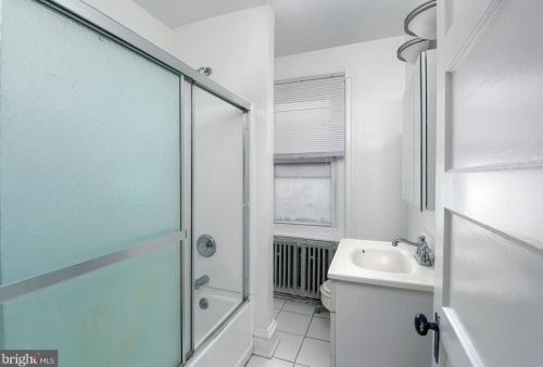 343 Lancaster Ave, Ardmore PA 19003-1403 exterior