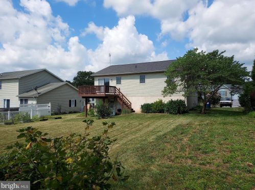 334 Lafayette Dr, Littlestown PA 17340-1558 exterior