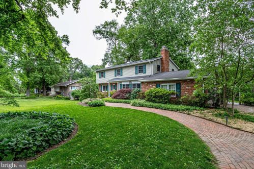 8909 Linton Ln, Alexandria VA 22308-2438 exterior