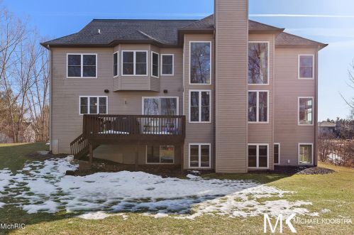 1860 Tall Pne Dr, Grand Rapids MI 49546-7923 exterior