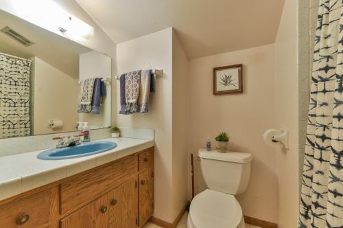 1811 Holmes Ct, Milwaukee WI 53221-3546 exterior