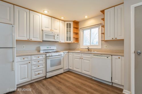 11 Dole Ave, Bull Valley IL 60014-5808 exterior