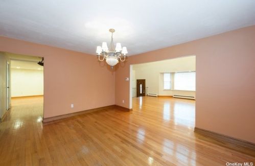 746 Park Pl, Valley Stream NY  11581-2624 exterior