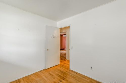 93 Sheridan Rd, Enfield CT 06082-4127 exterior