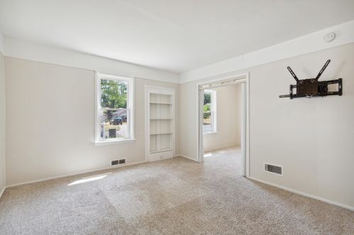 976 Grand Ave, Meskegon MI 49441-1811 exterior