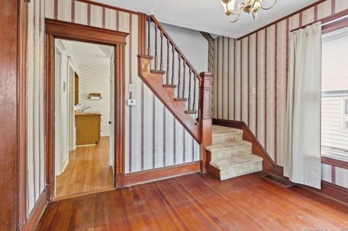 52 Delmont St, Manchester CT 06042-3510 exterior