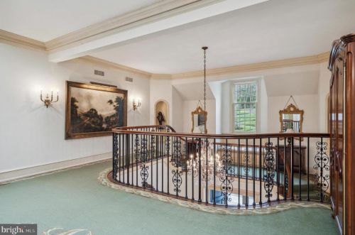 24 Lakewood Dr, Media PA 19063-1807 exterior