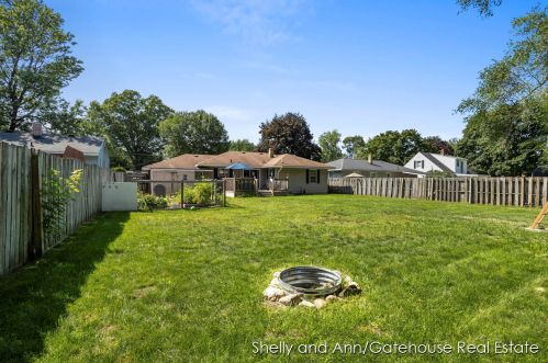 3800 Perry Ave, Wyoming MI 49519-3652 exterior