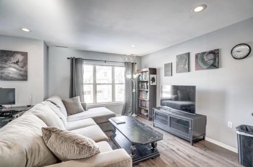 627 Dayton St, Madison WI  53703-2335 exterior