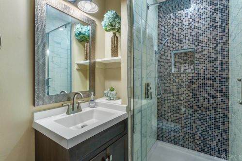 2 Thatcher Ct, Edison NJ  08820-2948 exterior