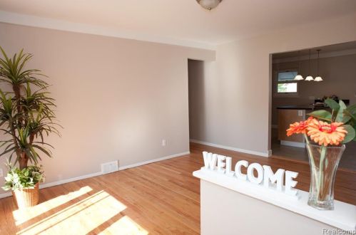 244 Venoy Rd, Garden City MI  48135-1279 exterior