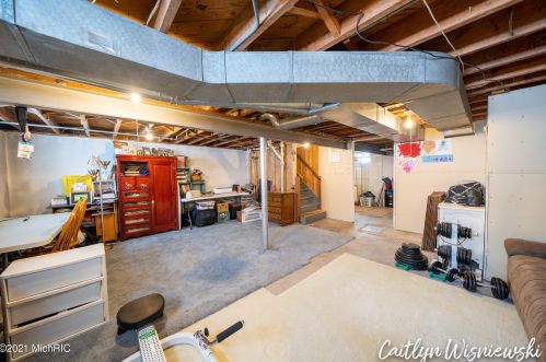 941 Northlawn St, Grand Rapids MI 49505-3717 exterior